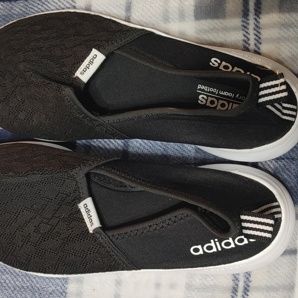 Adidas slip on shoes size 8 black - Picture 3 of 7